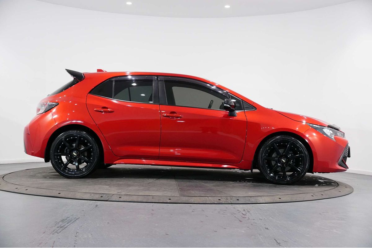 2018 Toyota Corolla SX Hybrid ZWE211R