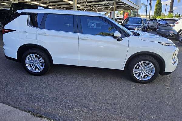 2023 Mitsubishi Outlander ES ZM