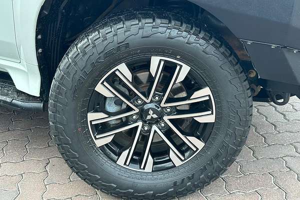 2019 Mitsubishi Pajero Sport Exceed QE thumb-2