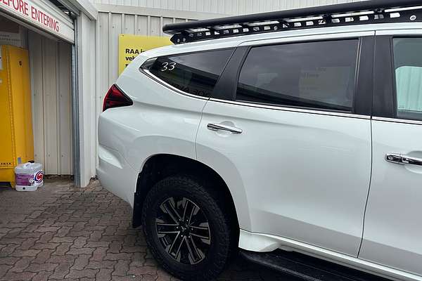 2019 Mitsubishi Pajero Sport Exceed QE thumb-5