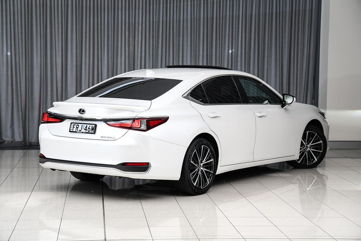 2025 Lexus ES