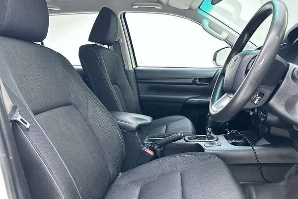 2022 Toyota Hilux SR GUN126R 4X4 thumb-11