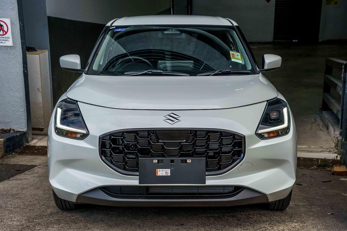 2025 Suzuki Swift Hybrid UZ