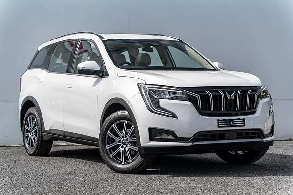 2023 Mahindra XUV700 AX7L