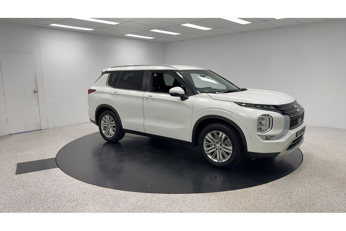 2023 Mitsubishi Outlander LS ZM