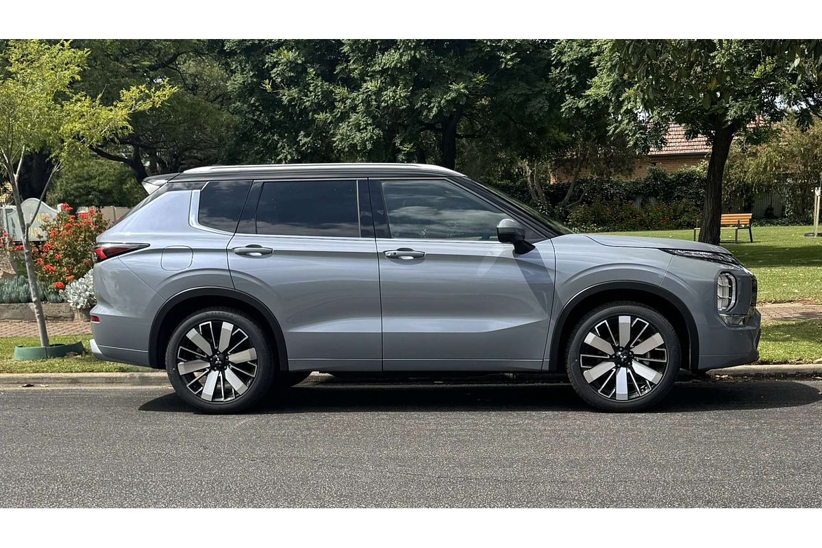 2025 Mitsubishi Outlander Exceed Tourer ZM