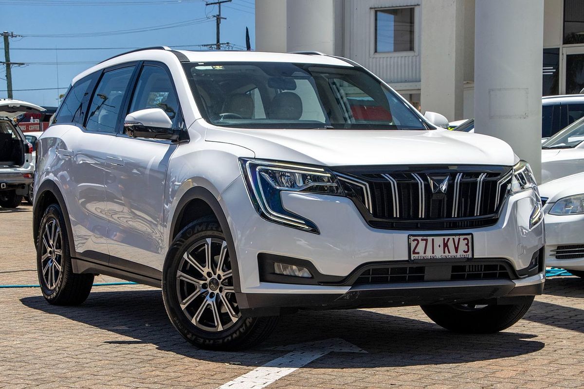 2024 Mahindra XUV700 AX7L