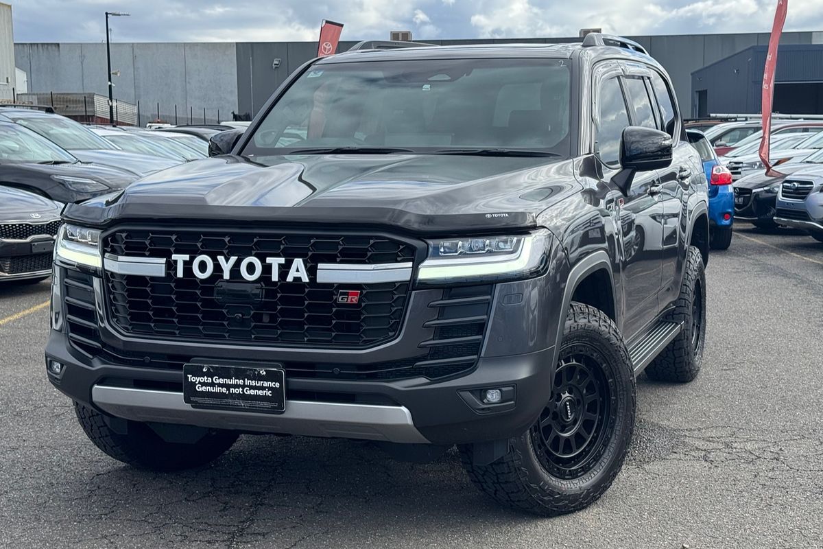 2025 Toyota Landcruiser GR Sport FJA300R