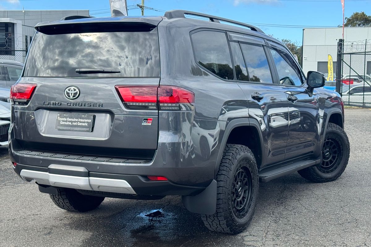 2025 Toyota Landcruiser GR Sport FJA300R