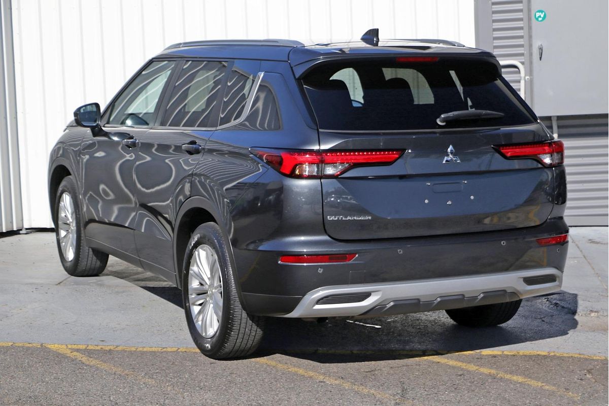 2023 Mitsubishi Outlander LS ZM