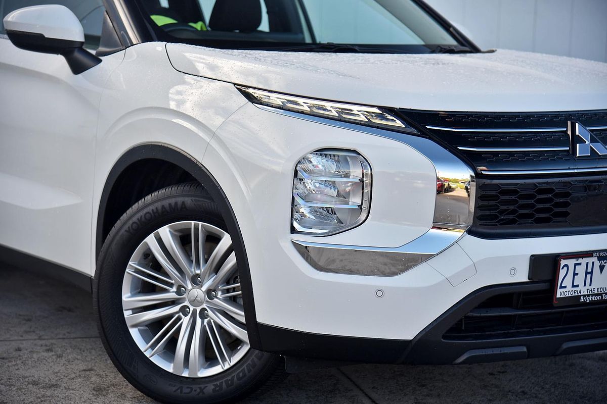 2023 Mitsubishi Outlander ES ZM