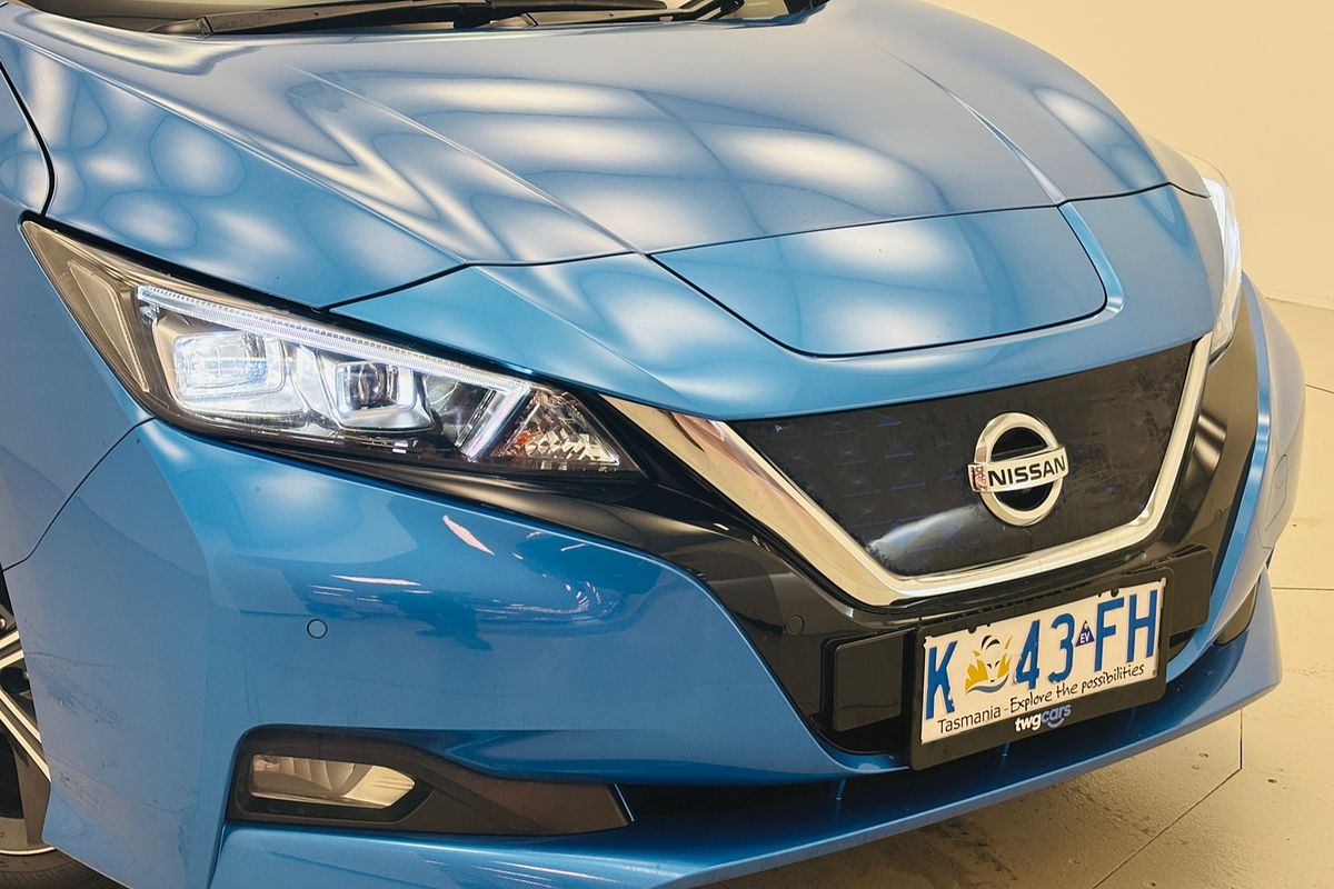2022 Nissan LEAF ZE1