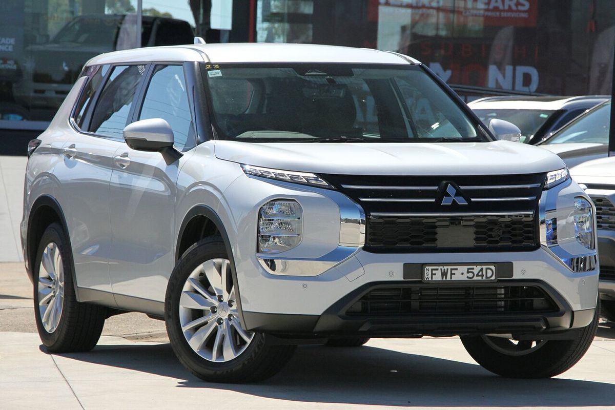 2025 Mitsubishi Outlander ES ZM