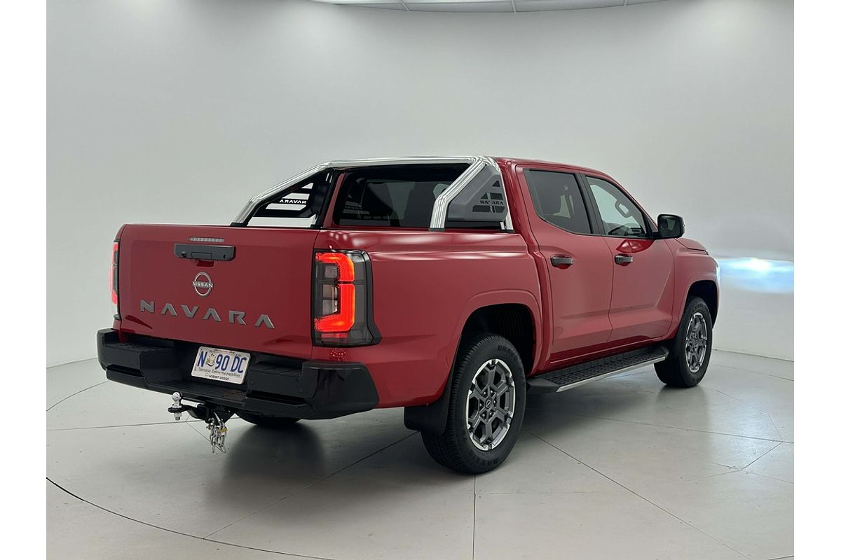 Nissan NAVARA 4X4 2.4 DSL AUTO DC ST-X