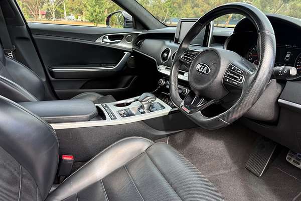 2017 Kia Stinger GT CK thumb-12