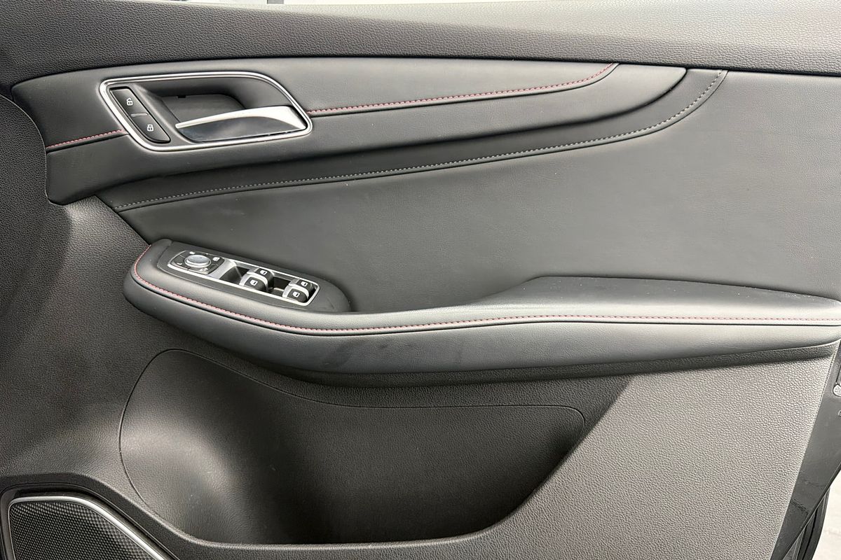 2021 MG HS Excite SAS23