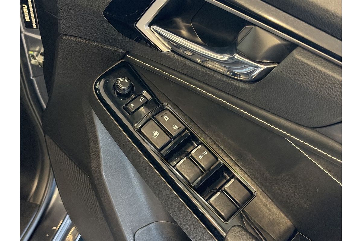 2022 Isuzu MU-X LS-T