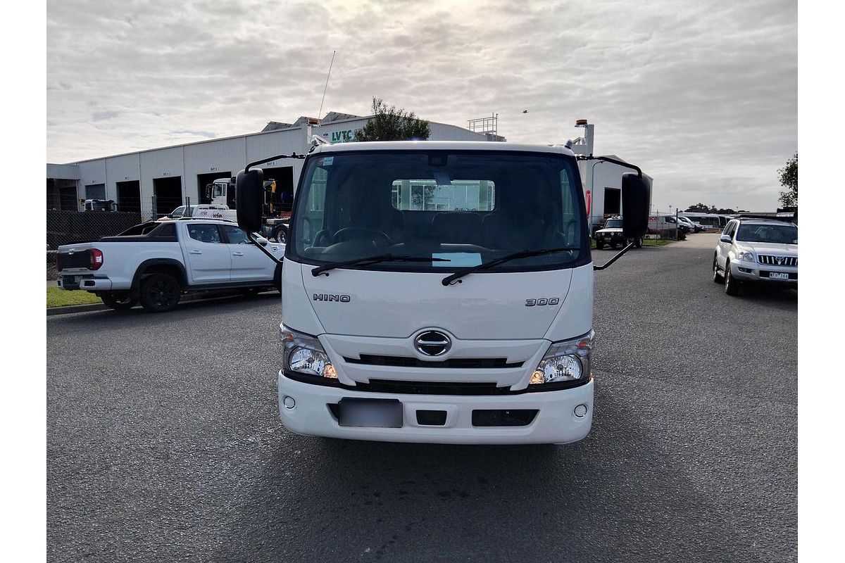 2025 Hino 616 - 300 Series