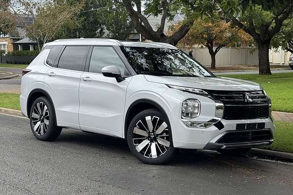 2025 Mitsubishi Outlander Exceed ZM