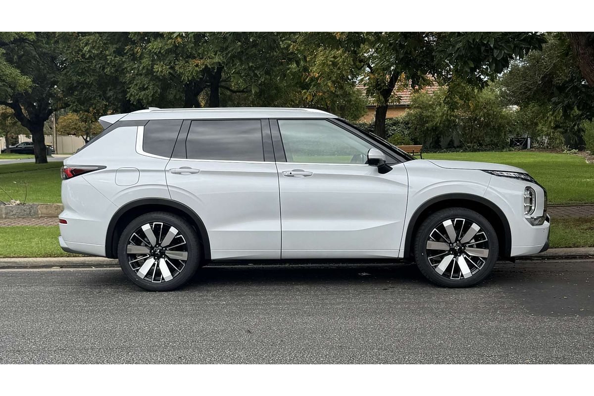 2025 Mitsubishi Outlander Exceed ZM