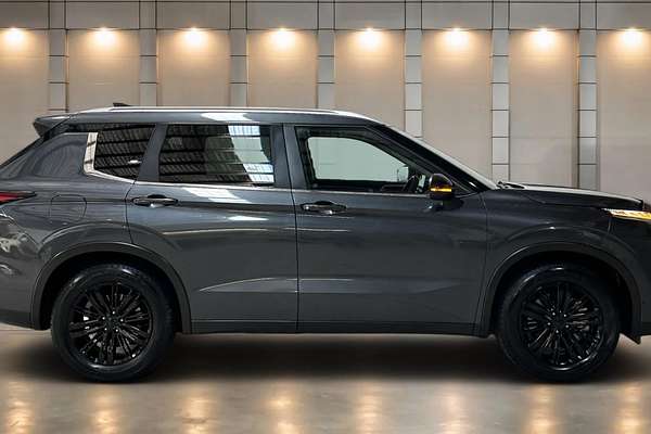 2024 Mitsubishi Outlander LS ZM