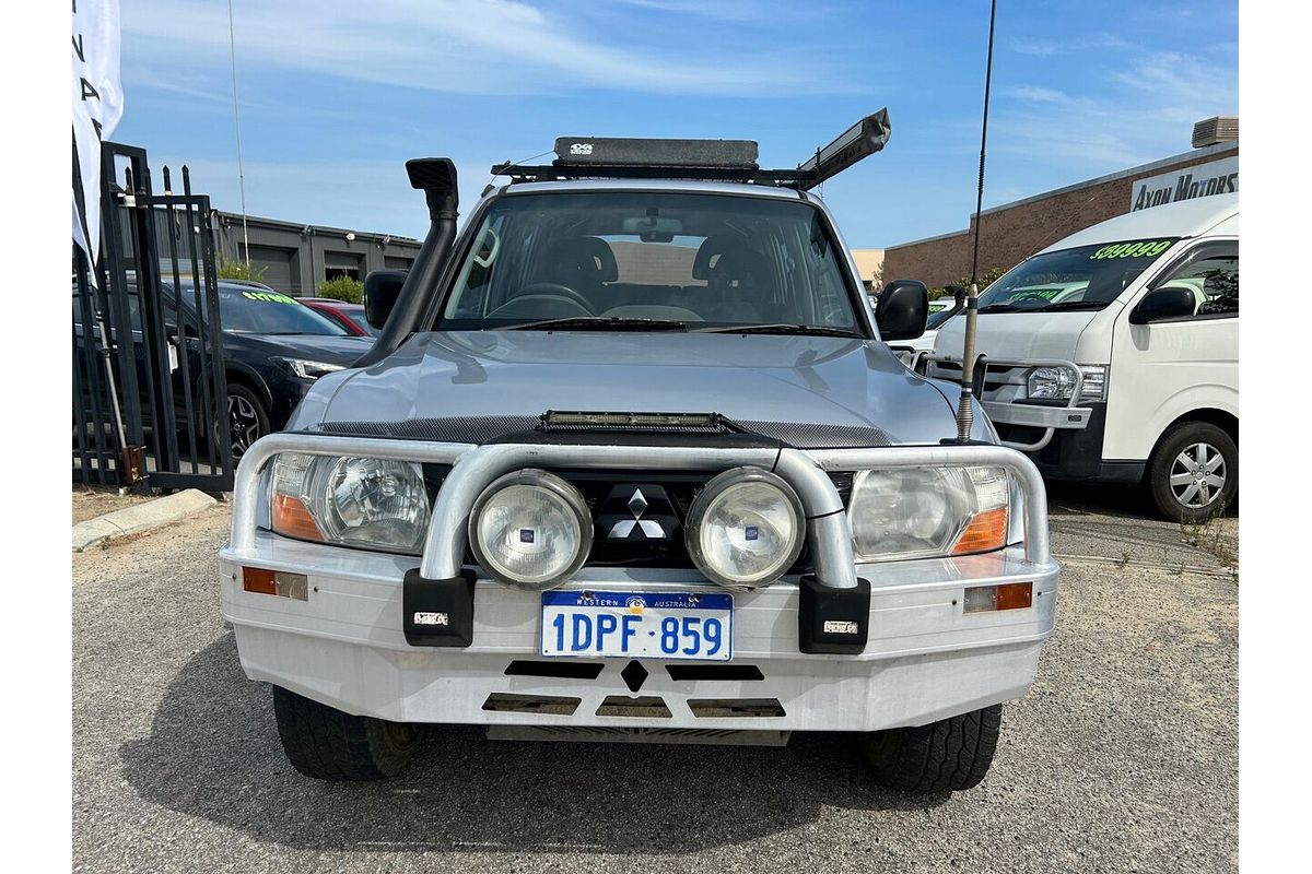 2004 Mitsubishi Pajero GLX NP