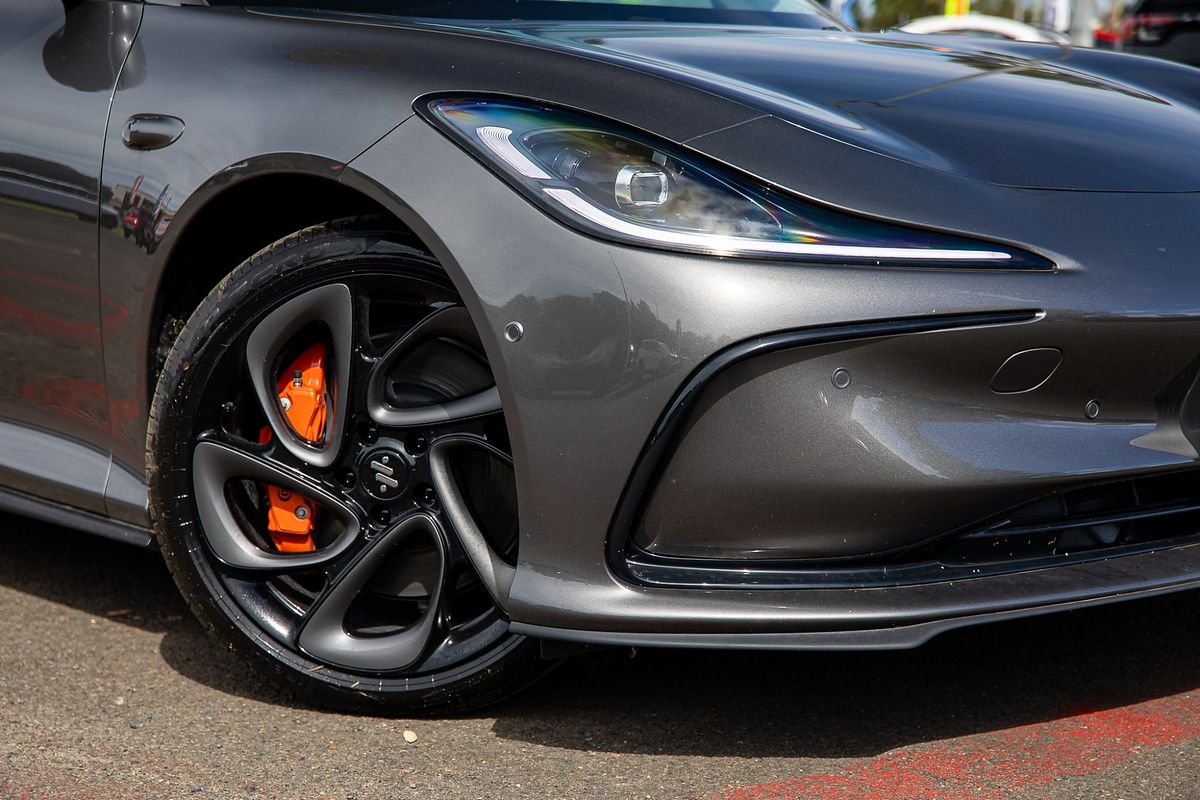 2025 MG IM5 Platinum P12L