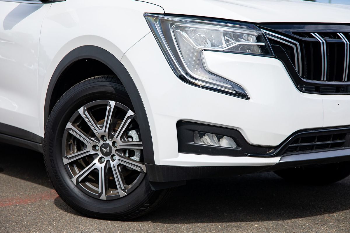 2024 Mahindra XUV700 AX7L