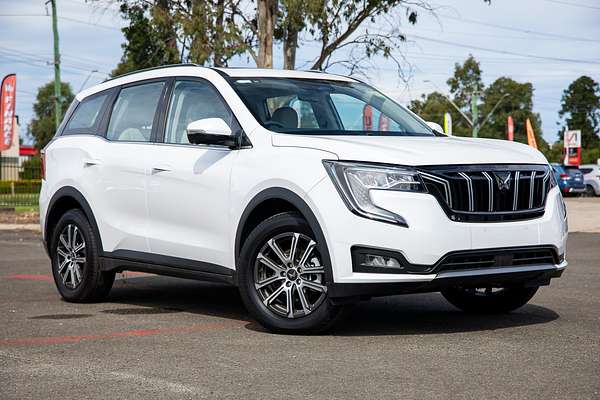 2024 Mahindra XUV700 AX7L