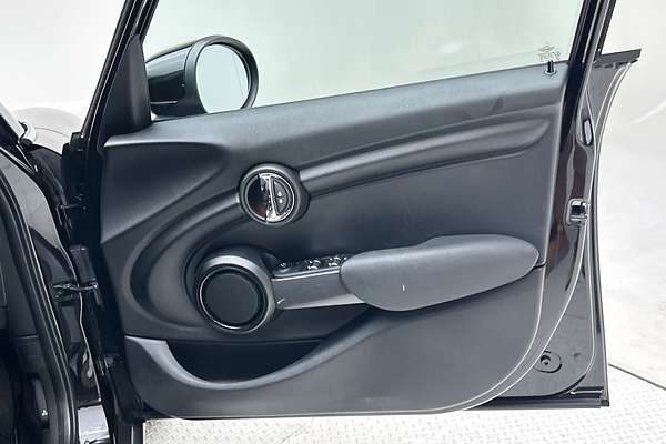 2020 MINI Hatch Cooper F55 LCI thumb-18