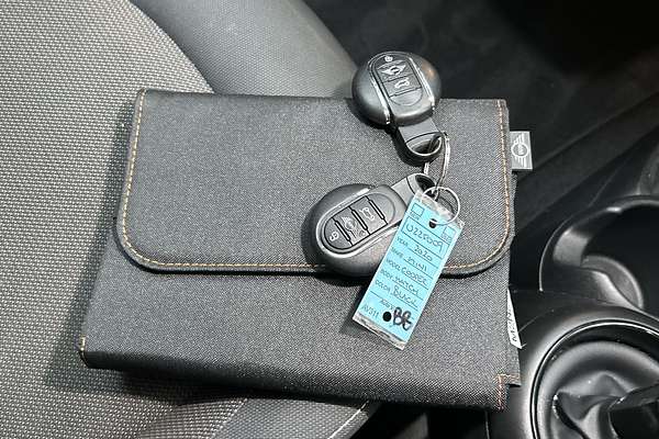 2020 MINI Hatch Cooper F55 LCI thumb-22