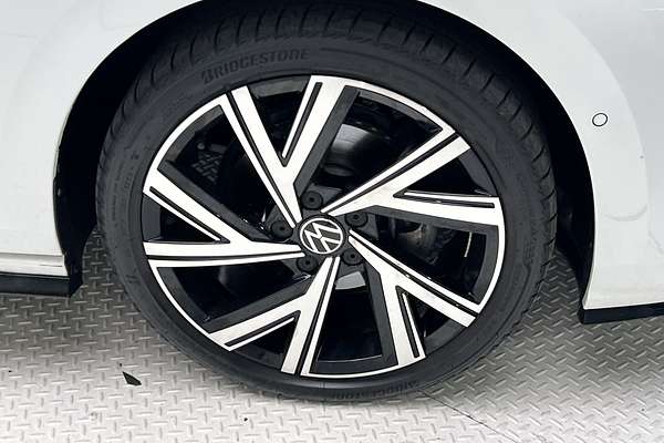 2023 Volkswagen Golf 110TSI R-Line 8 thumb-9
