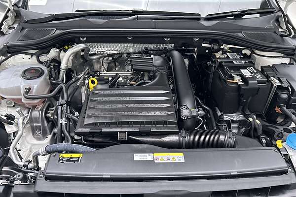 2023 Volkswagen Golf 110TSI R-Line 8 thumb-10