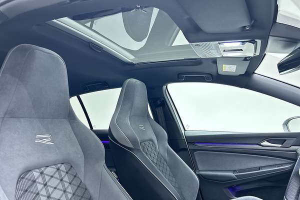 2023 Volkswagen Golf 110TSI R-Line 8 thumb-14