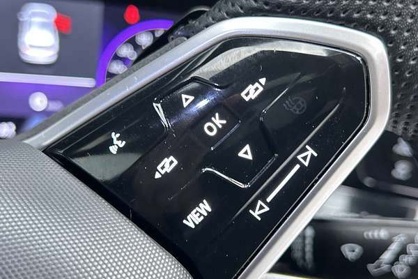 2023 Volkswagen Golf 110TSI R-Line 8 thumb-17