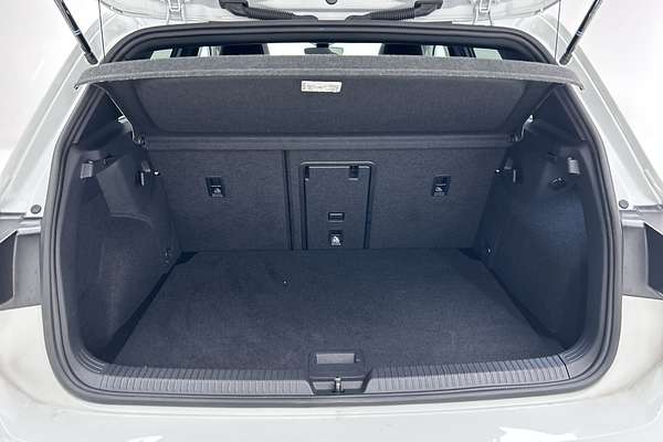 2023 Volkswagen Golf 110TSI R-Line 8 thumb-20