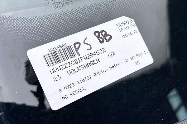 2023 Volkswagen Golf 110TSI R-Line 8 thumb-23