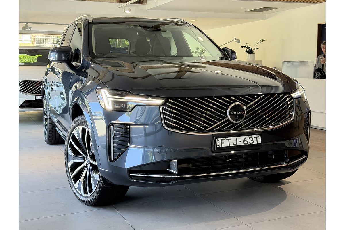 2025 Volvo XC90 Ultra B5 Bright