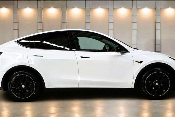 2022 Tesla Model Y Rear-Wheel Drive
