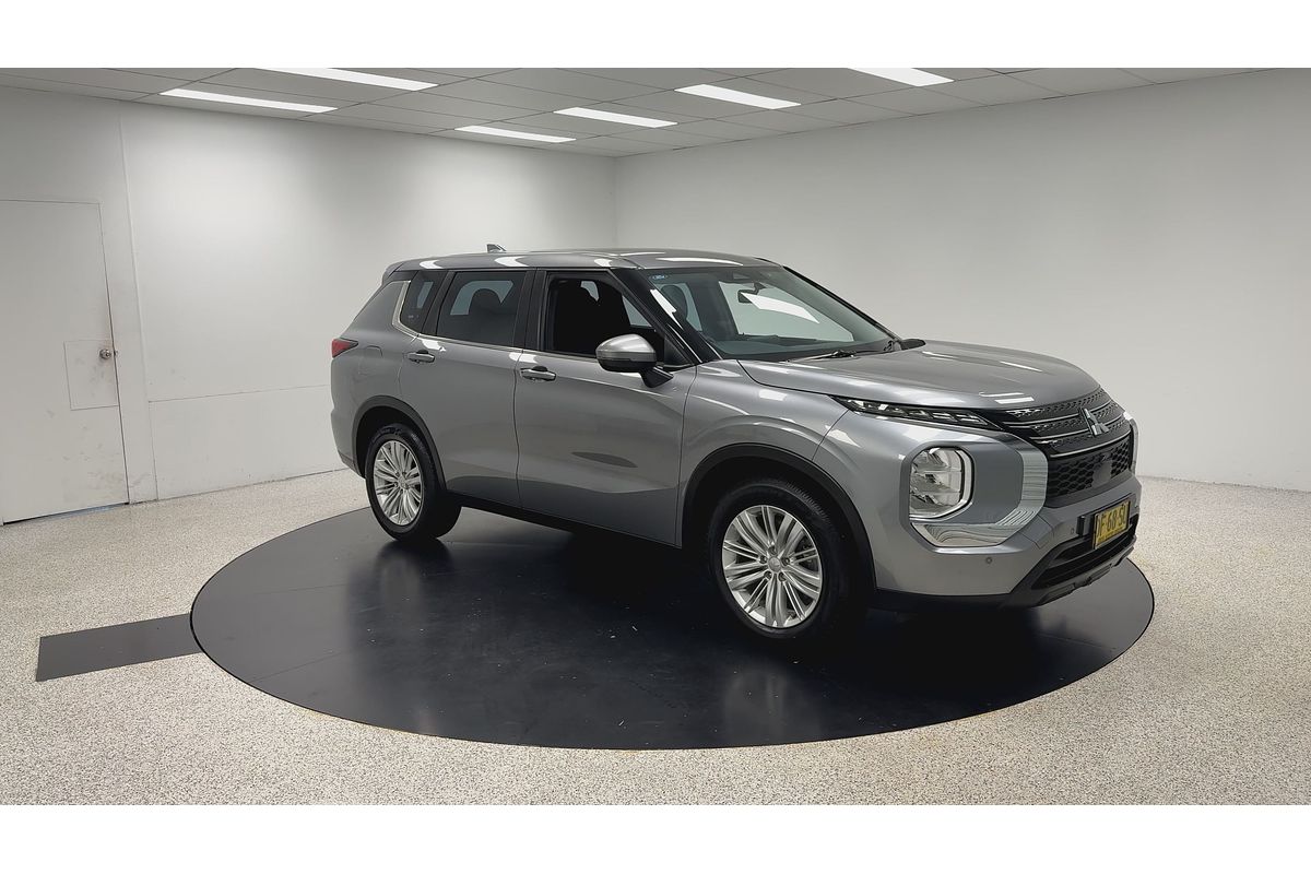 2023 Mitsubishi Outlander ES ZM