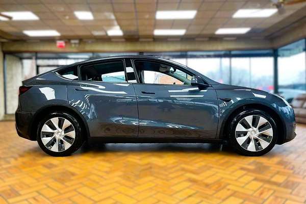 2022 Tesla Model Y Rear-Wheel Drive