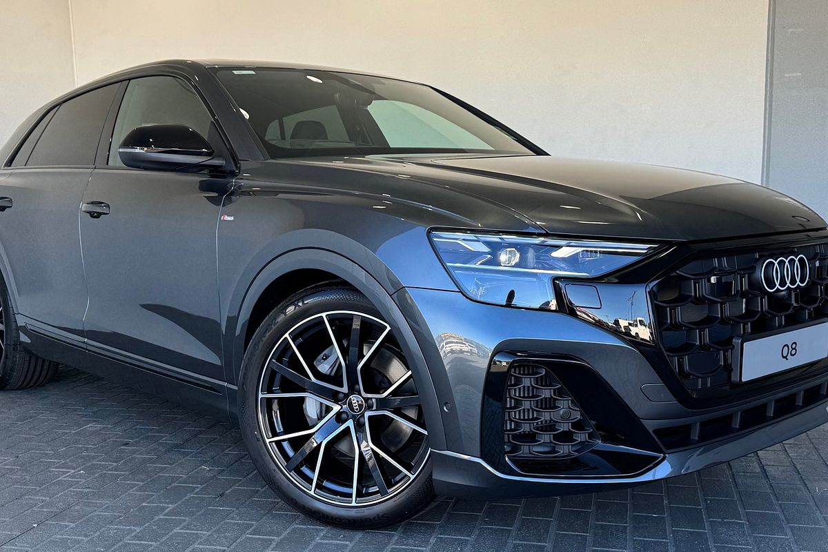 2025 Audi Q8 55 TFSI S line F1