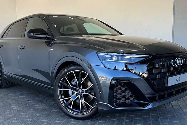 2025 Audi Q8 55 TFSI S line F1