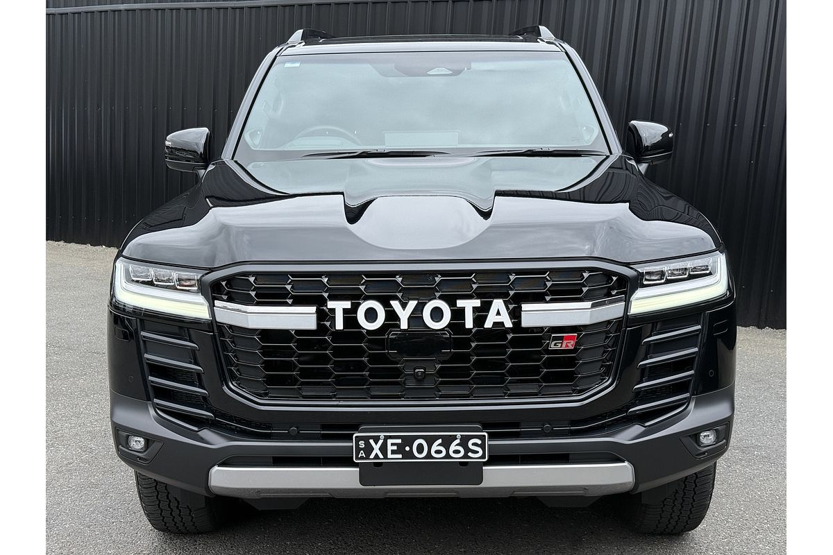 2025 Toyota Landcruiser GR Sport FJA300R