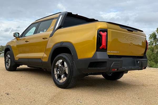 2026 KGM Musso EV AWD O100 4X4 thumb-8