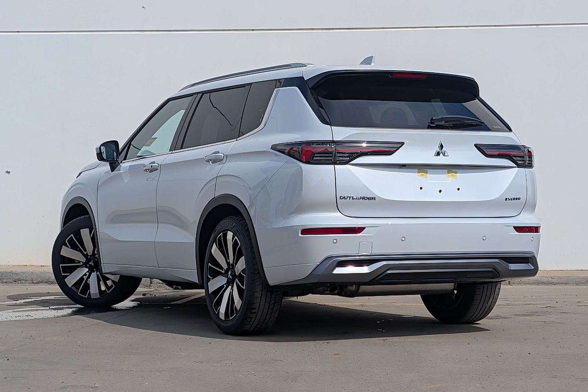 2026 Mitsubishi Outlander Exceed ZM