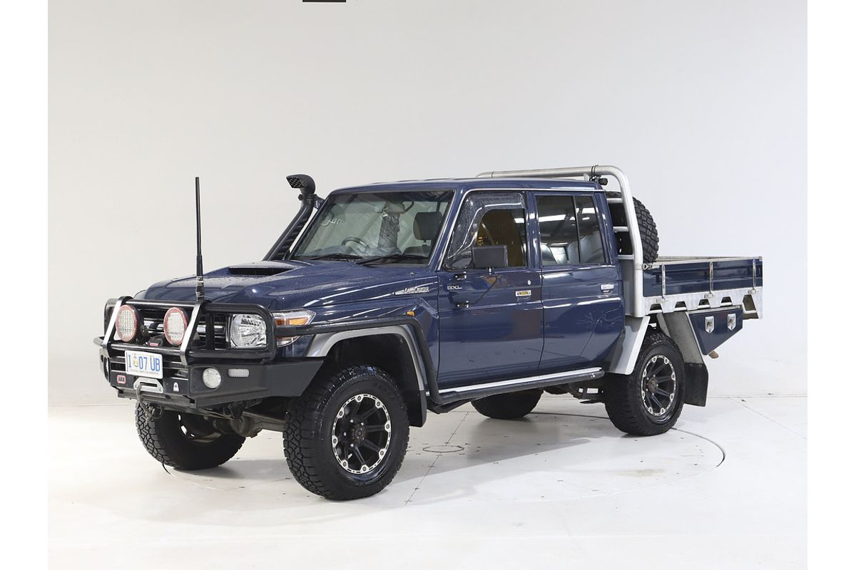 LC Military GXL 4.5L T Diesel Manual Dual Cab Chassis 7C71490 002