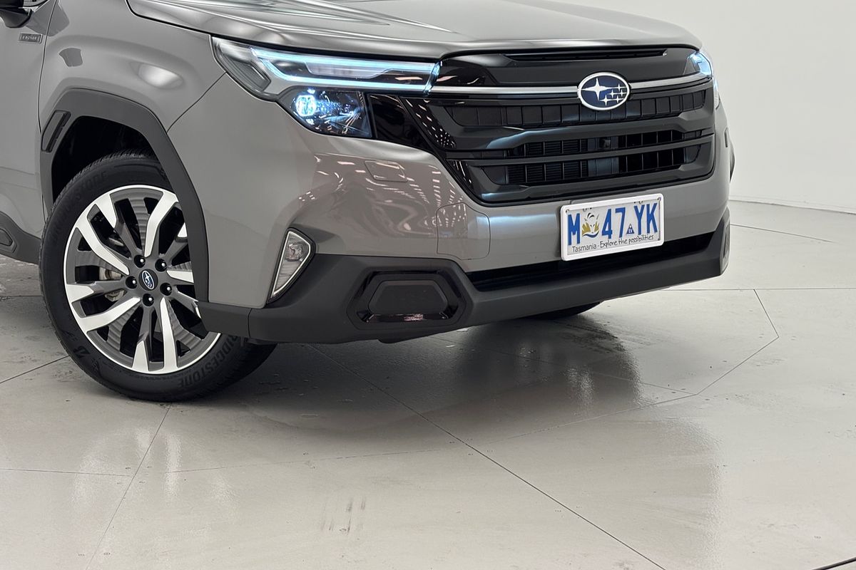 2025 Subaru Forester Hybrid Touring S6