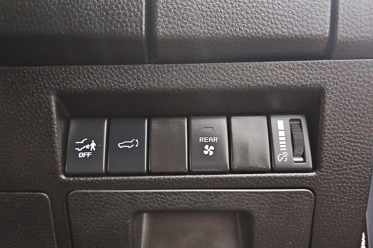 2023 Isuzu MU-X LS-T