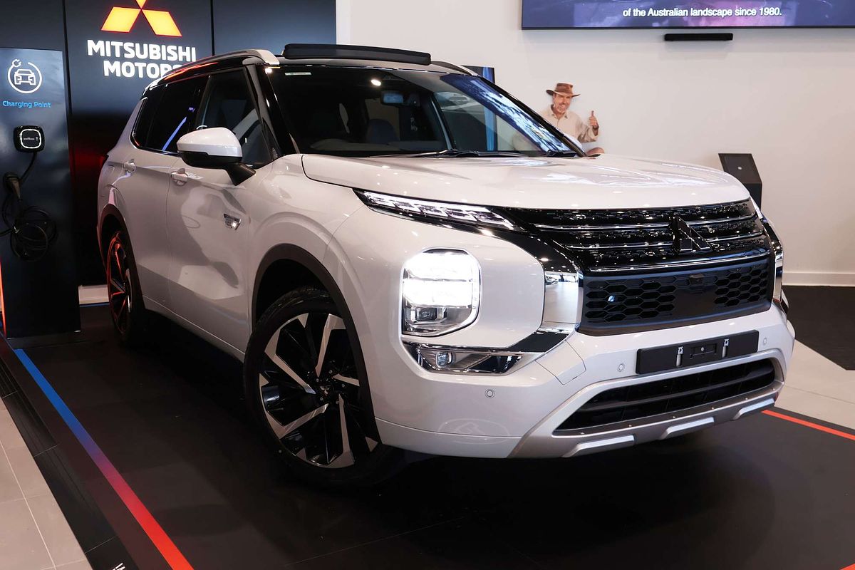 2025 Mitsubishi Outlander PHEV Exceed Tourer ZM